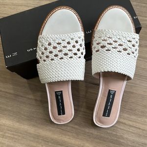Steven by Steve Madden Whitnie white sandal 8 1/2 like new!